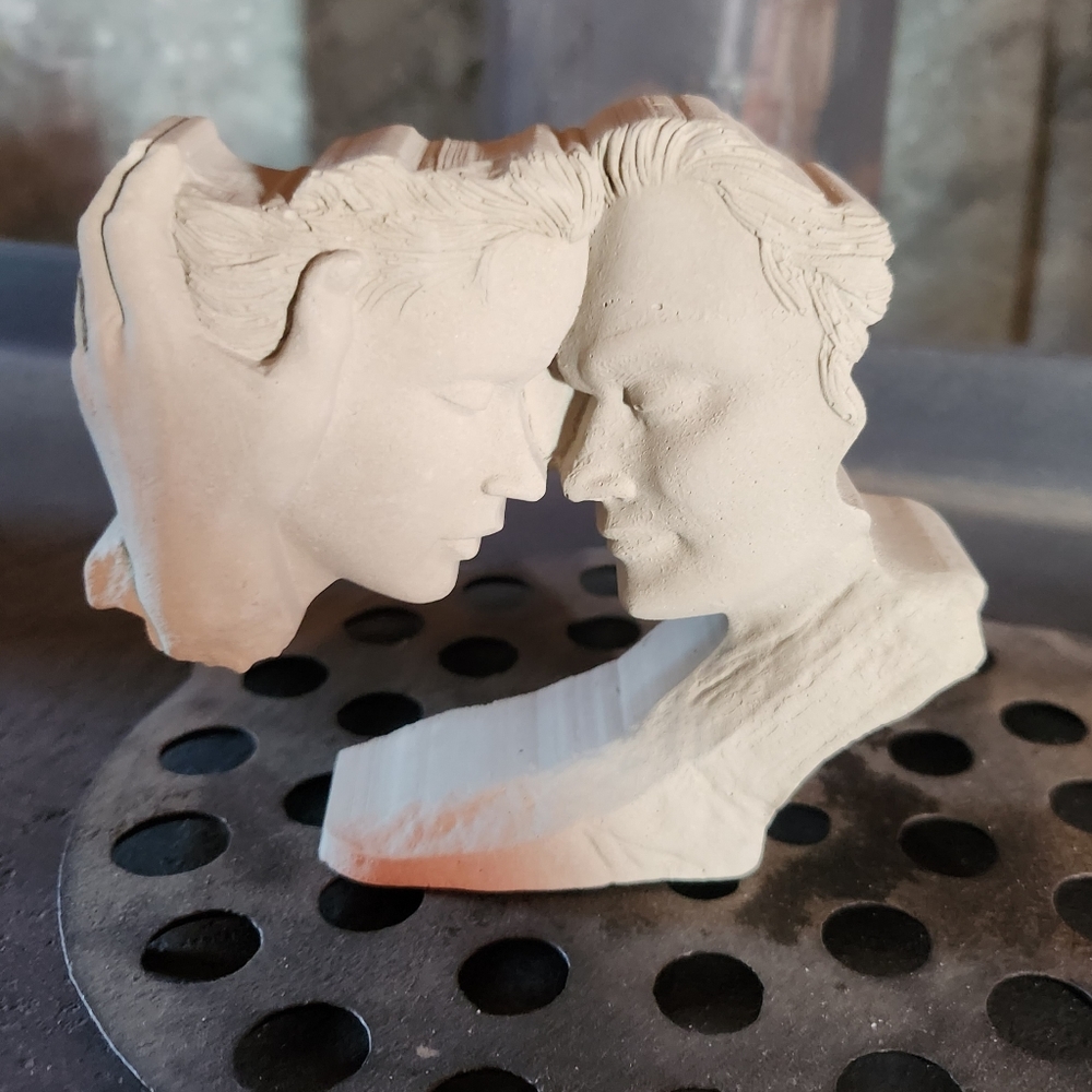 Faces figure
